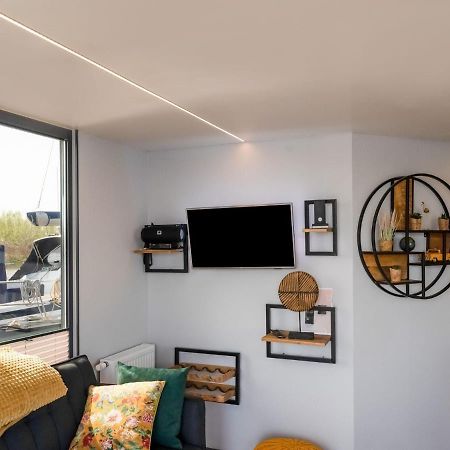 Beautiful Houseboat In Marina Of Volendam Hotel Exterior foto