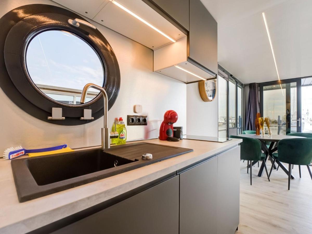 Beautiful Houseboat In Marina Of Volendam Hotel Exterior foto