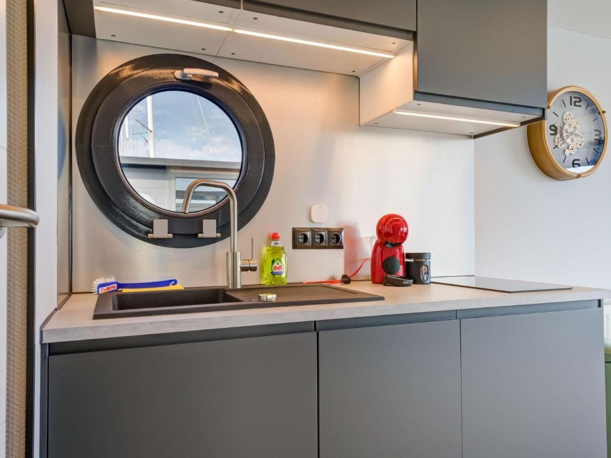 Beautiful Houseboat In Marina Of Volendam Hotel Exterior foto