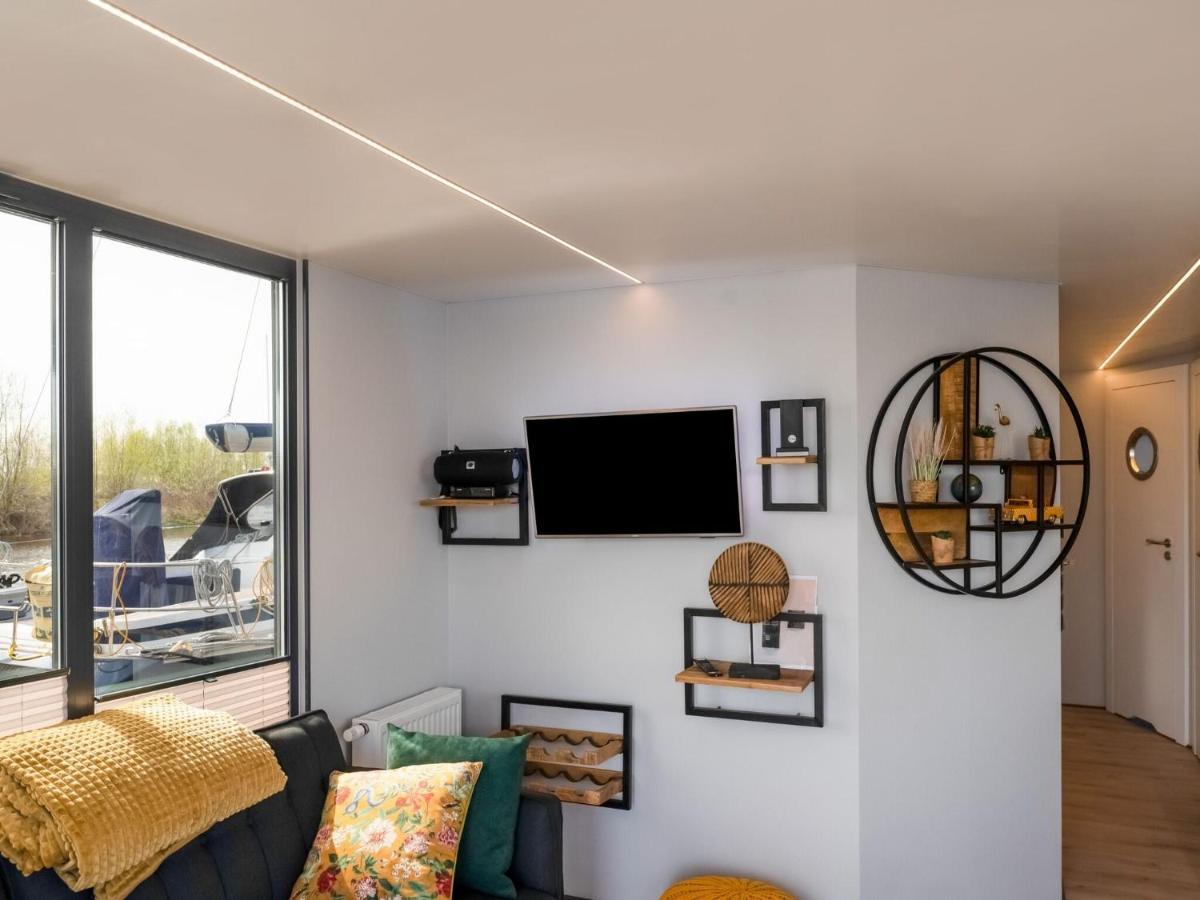 Beautiful Houseboat In Marina Of Volendam Hotel Exterior foto